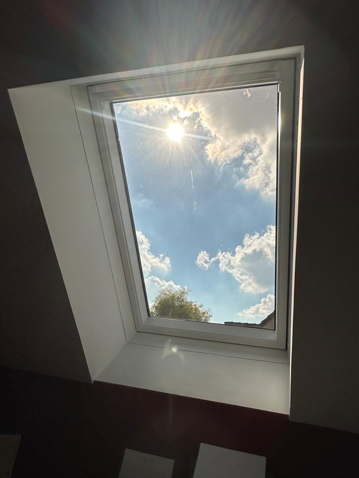 Fenêtres de toit (type Velux) — chantier réalisé par Le QG de l'Habitat Fenêtres de toit (type Velux) — chantier réalisé par Le QG de l'Habitat