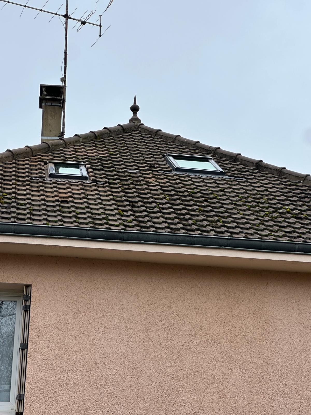 Fenêtres de toit (type Velux) — chantier réalisé par Le QG de l'Habitat Fenêtres de toit (type Velux) — chantier réalisé par Le QG de l'Habitat